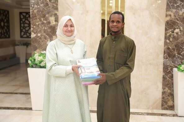 Lintasi Enam Negara Afrika, Pemuda Ini Mengayuh Sepeda Demi Belajar di Al Azhar