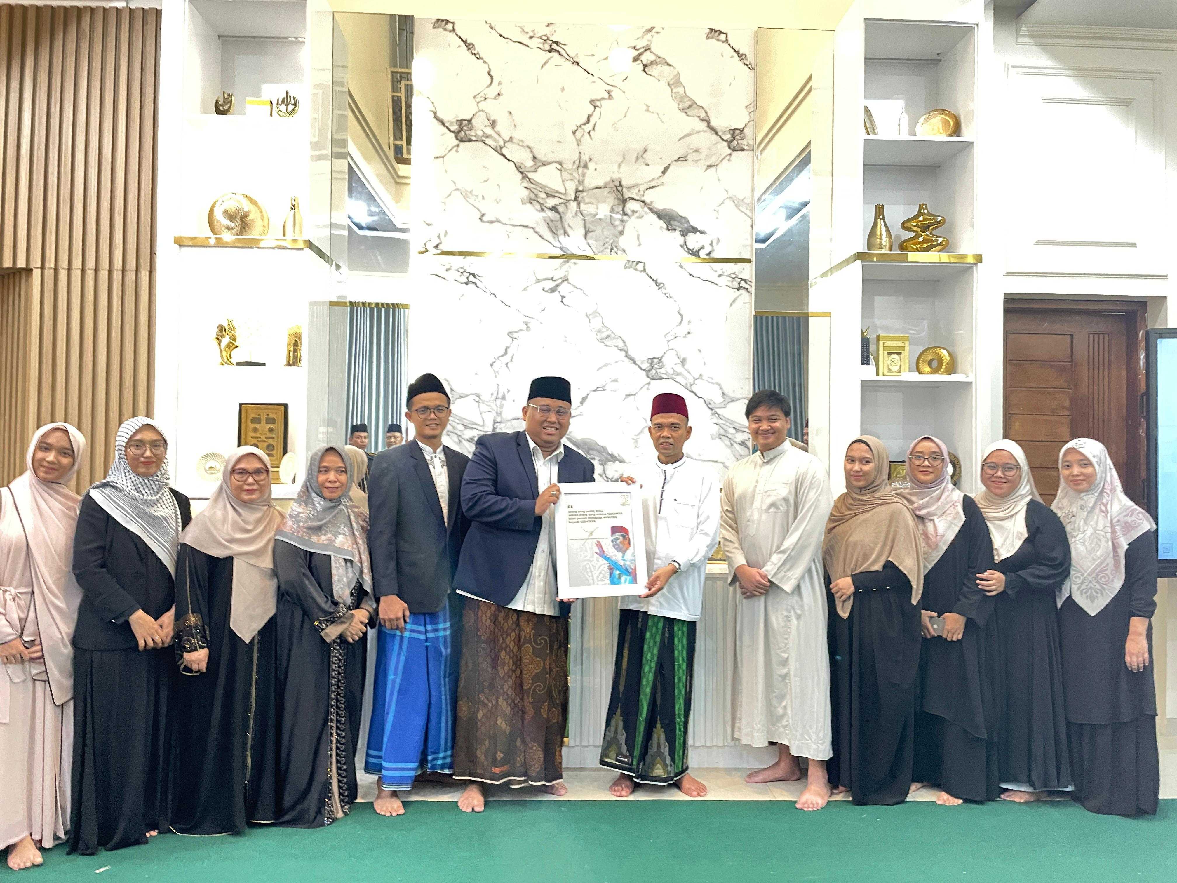 UAS Tabligh Akbar di Ponpes Husnul Khotimah Tasikmalaya, Ribuan Jamaah Antusias Meski Hujan