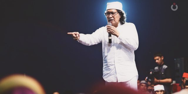 Cak Nun : Ini Saatnya Jokowi dan HRS Bertemu