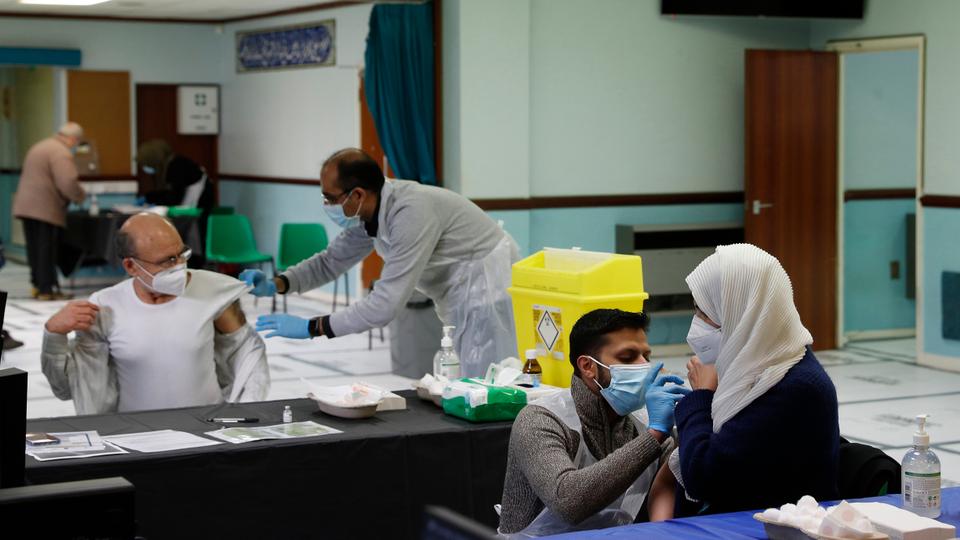 Imam Masjid Inggris Turun Tangan Atasi Disinformasi Vaksin Corona