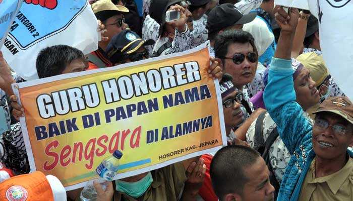 Guru Agama Honorer Ancam Mogok Mengajar Secara Nasional