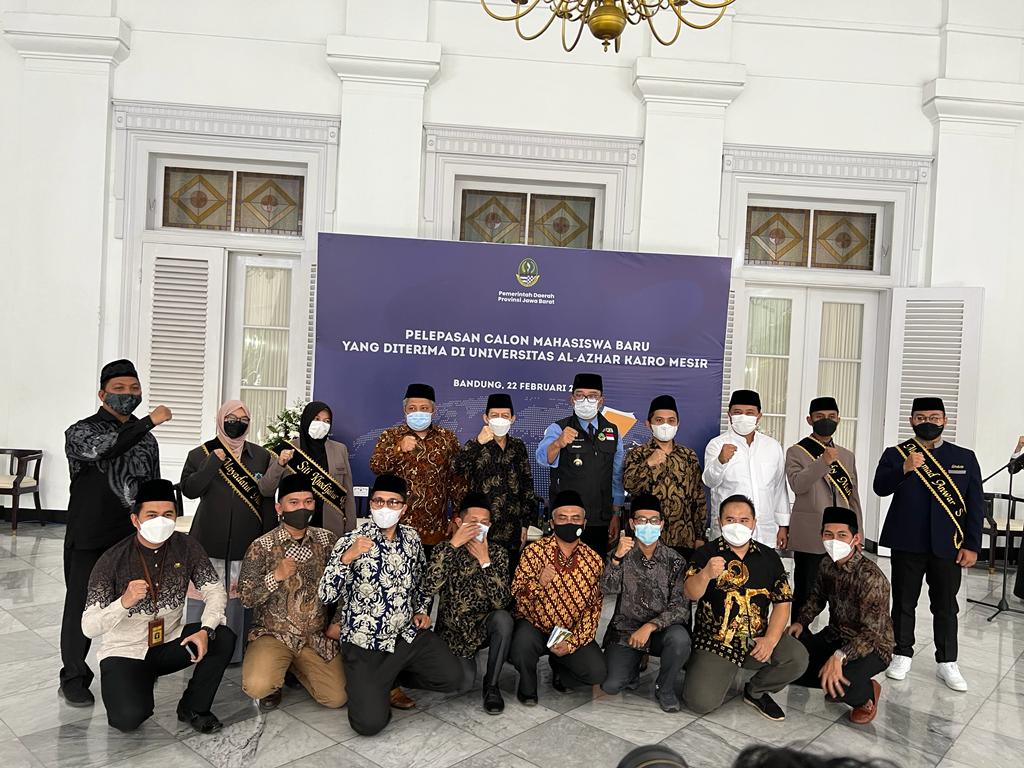 Ridwan Kamil Lepas Ratusan Calon Mahasiswa Al Azhar Kairo Asal Jabar