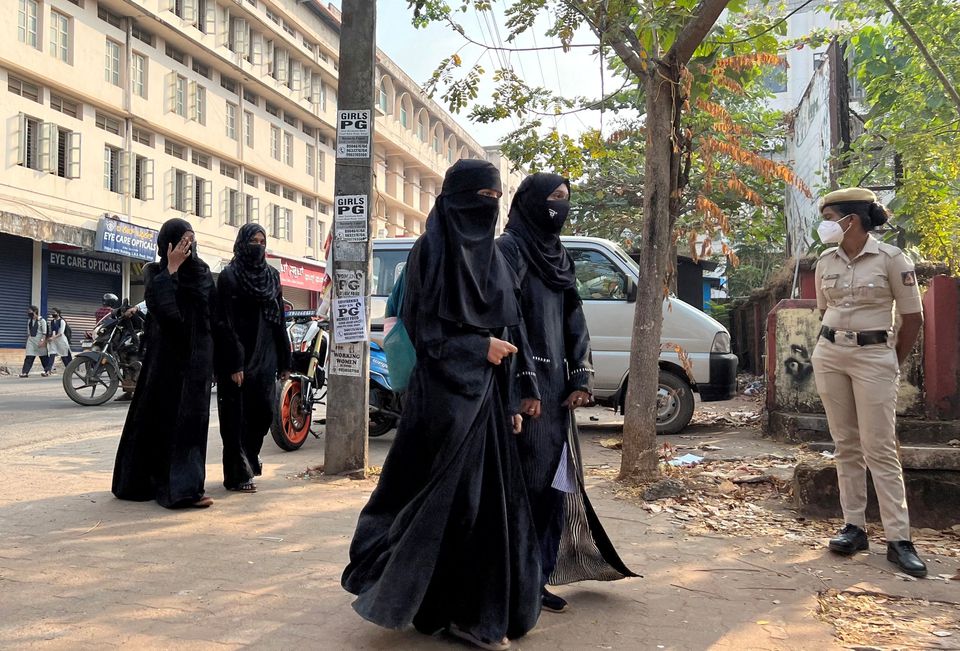 Pengadilan India Resmi Larang Siswi Berhijab di Sekolah