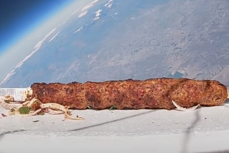 Detik-Detik Koki Turki Kirimkan Kebab ke Luar Angkasa