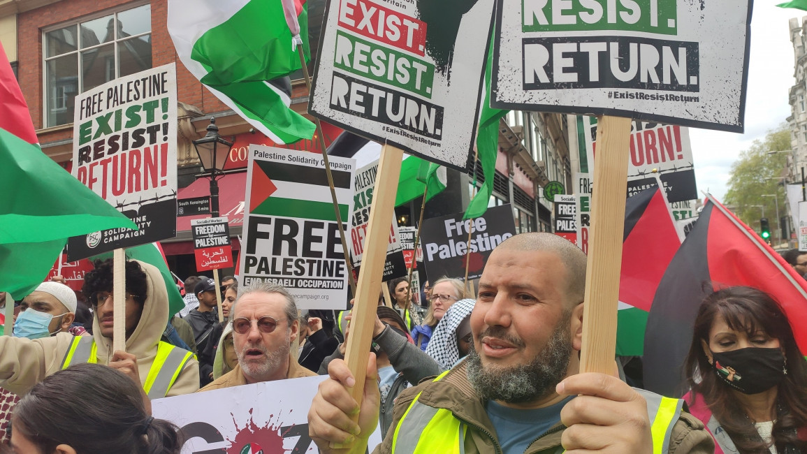 Pendemo di London Tuntut Pemerintah Bereaksi Sama pada Rusia dan Israel