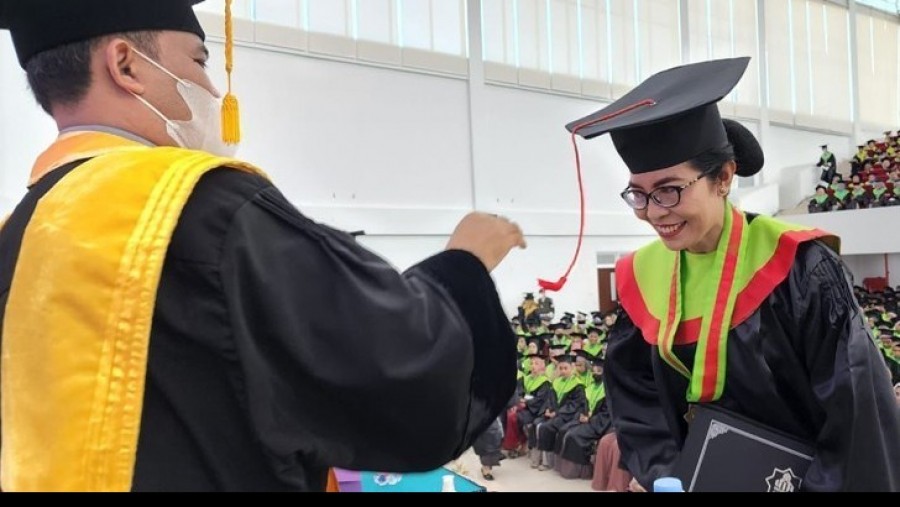 Mahasiswi Hindu Raih Gelar Magister Pendidikan Islam di UIN Mataram