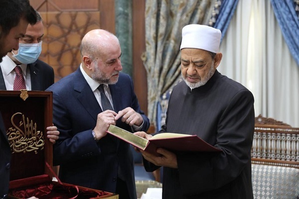 Imam Besar Al Azhar Terima Mushaf Al Quran Al Aqsa dari Presiden Palestina